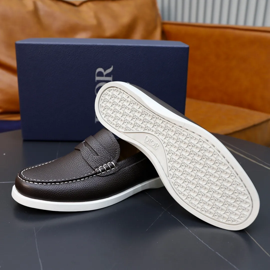 Ex-factory price: 540🙅‍♂️🙅‍♂️🙅‍♂️ Brand: Dior DIOR Standard code: Men's code 38/44 (45 can be customized) Grade: Same as the official website Material: Original cowhide stitching, cowhide lining, original TPU wear-resistant soft outsole Style categories: Leisure and sports version, footwear for driving, young fashion, European and American trends, British style Color: actual picture color